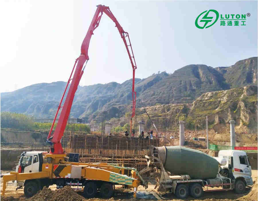 application of 32m concrete boom pump
